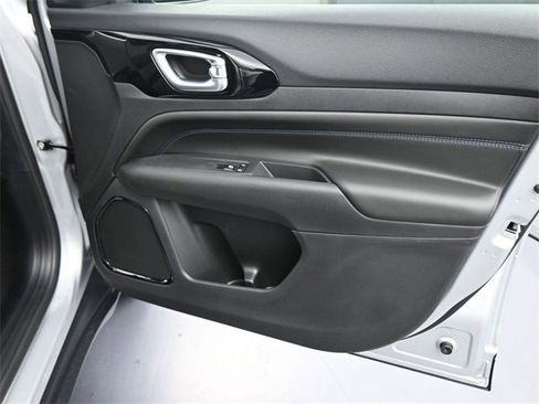 New 2026 Jeep Compass Latitude image 34