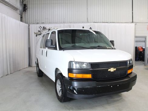 Used 2022 Chevrolet Express 2500 w/ Driver Convenience Package RWD image 39