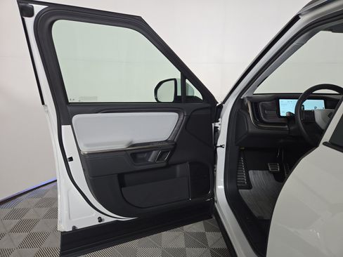 Used 2024 Rivian R1S Adventure AWD/4WD image 16