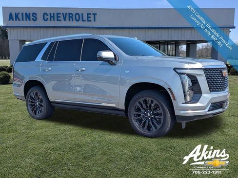 Used 2025 Cadillac Escalade Premium Luxury AWD/4WD image 2