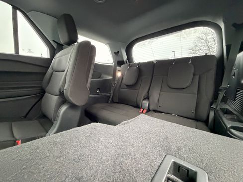 Used 2023 Ford Explorer XLT image 28