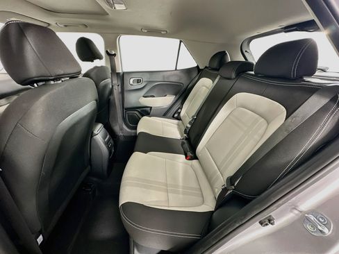 Used 2025 Hyundai Venue SEL FWD image 27
