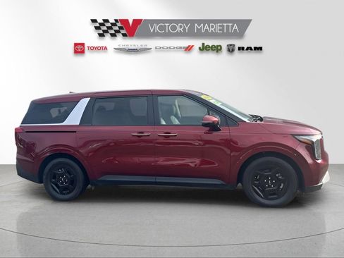 Used 2025 Kia Carnival image 3