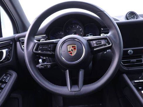 Used 2025 Porsche Macan image 19