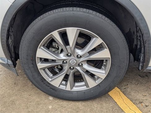 Used 2017 Nissan Murano SV image 9