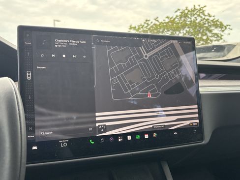 Used 2022 Tesla Model S AWD/4WD image 25