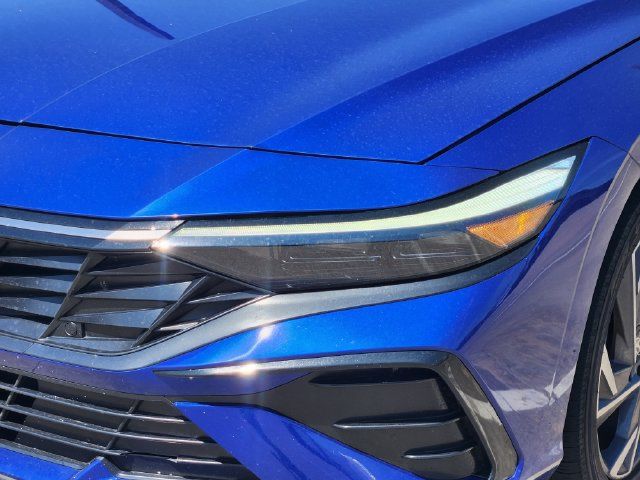 Used 2025 Hyundai Elantra Limited FWD image 9