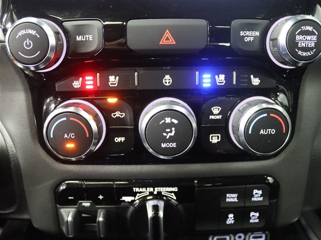 Used 2021 RAM 1500 Laramie AWD/4WD image 40