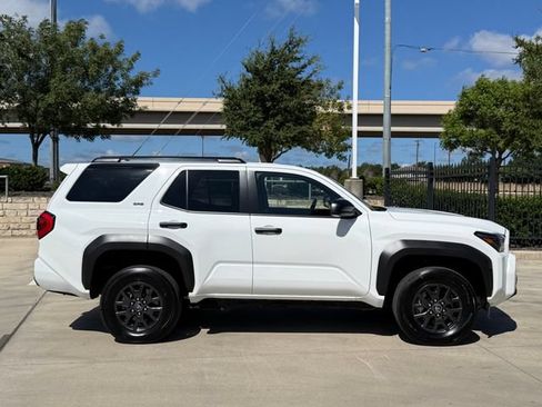 Used 2026 Toyota 4Runner SR5 AWD/4WD image 4