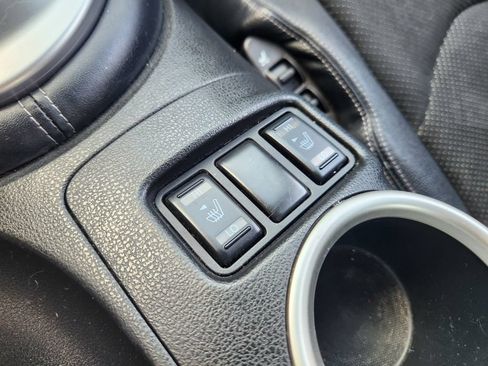Used 2016 Nissan 370Z Touring RWD image 22