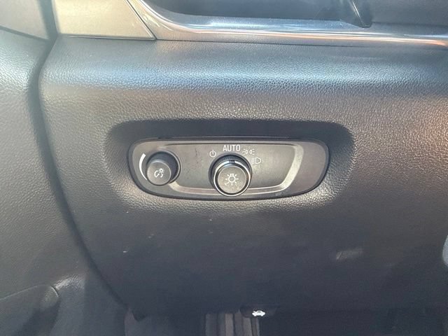 Used 2023 Chevrolet Traverse LT FWD image 14