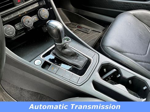 Used 2019 Volkswagen Jetta SEL Premium FWD image 17
