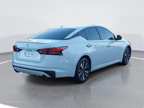 Used 2019 Nissan Altima 2.5 SV image 3