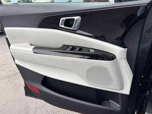 Used 2024 Kia Carnival EX image 14