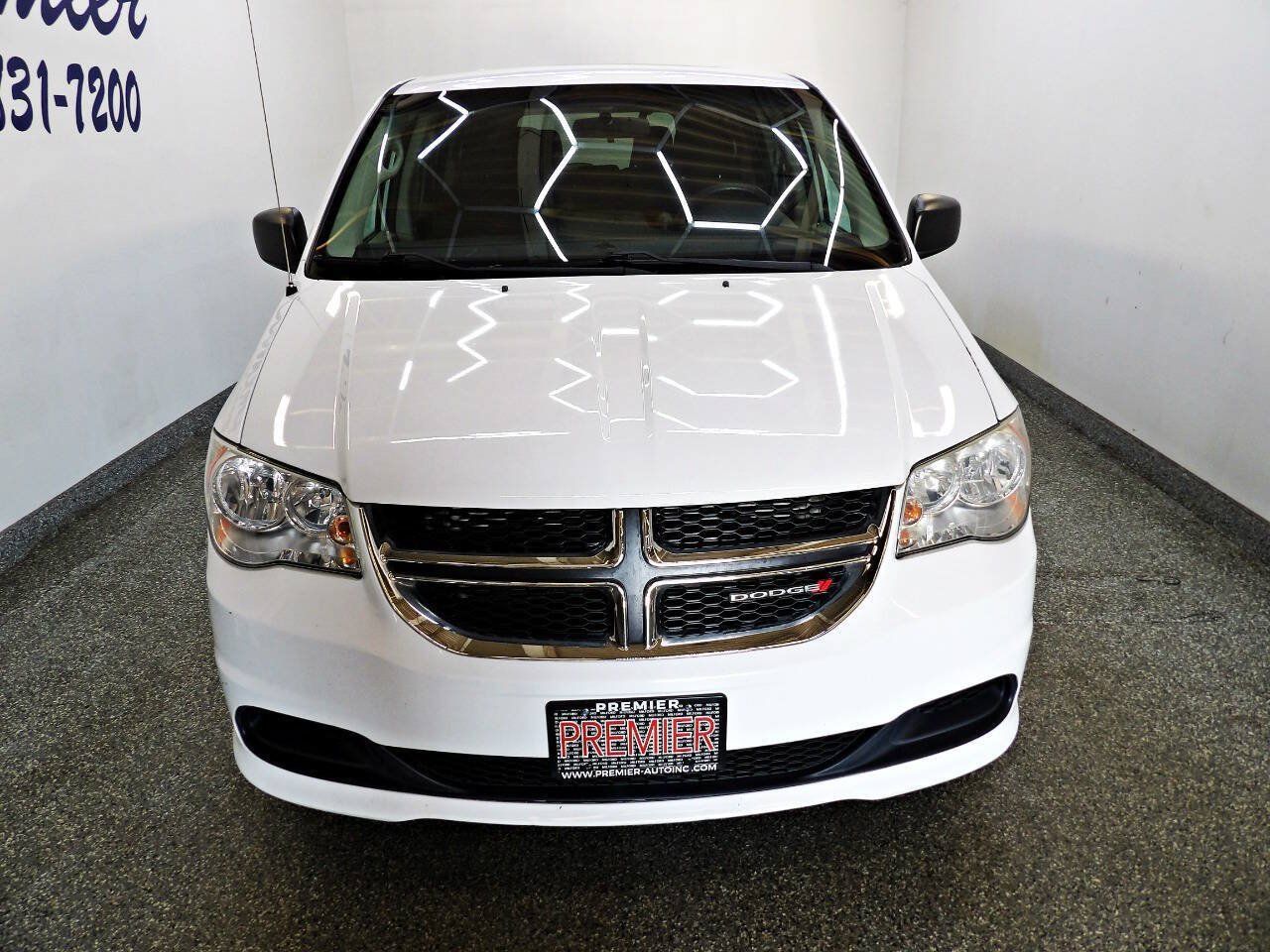 Used 2016 Dodge Grand Caravan SE w/ Quick Order Package 29E SE FWD image 2