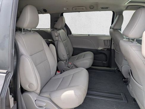 Used 2016 Toyota Sienna XLE w/ XLE Navigation Package image 21
