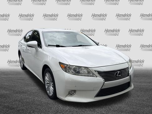 Used 2015 Lexus ES 350 w/ Luxury Package FWD image 2