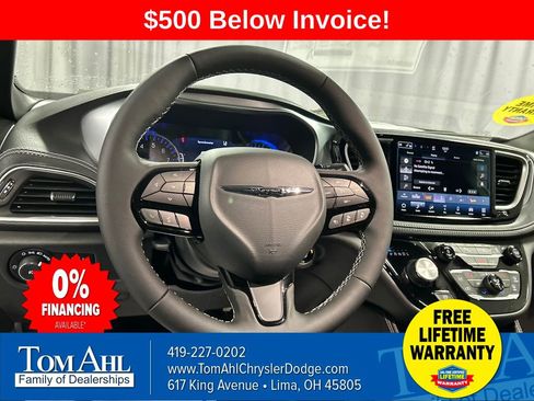 New 2026 Chrysler Pacifica Limited w/ S Appearance Package image 13