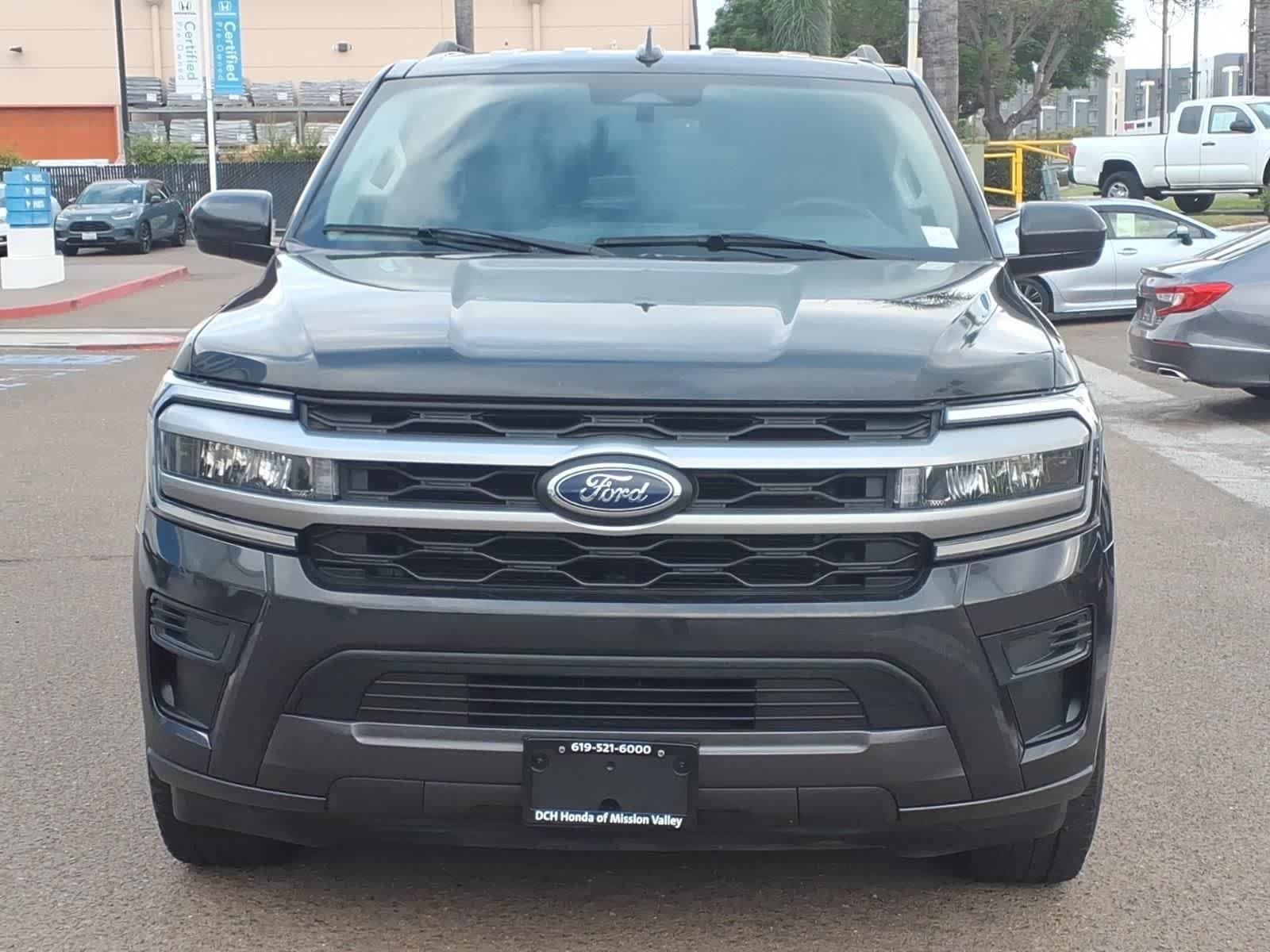 Used 2022 Ford Expedition XLT RWD image 2