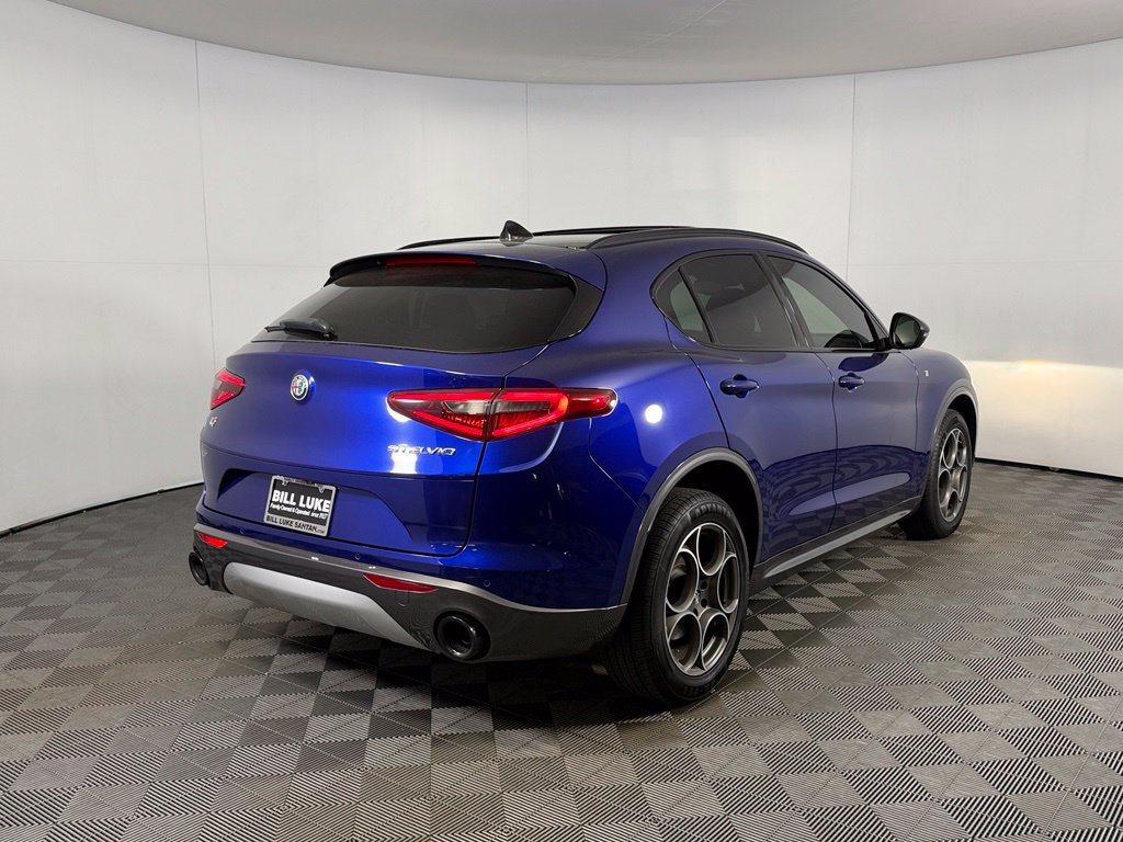 Used 2023 Alfa Romeo Stelvio Ti AWD/4WD image 9