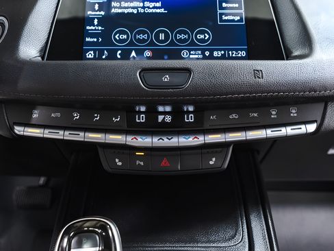 Used 2021 Cadillac XT4 Premium Luxury w/ Sun And Sound Package AWD/4WD image 14