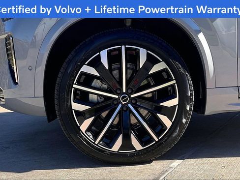 Used 2025 Volvo XC90 B6 Plus image 12