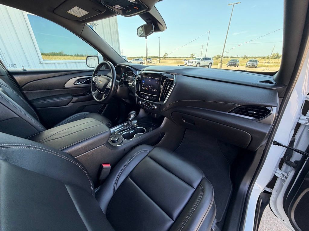 Used 2023 Chevrolet Traverse LT FWD image 34