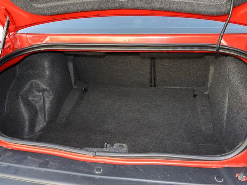 Used 2019 Dodge Challenger SXT image 9