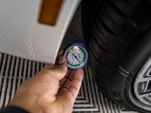 Used 2023 BMW 530e w/ Premium Package image 46