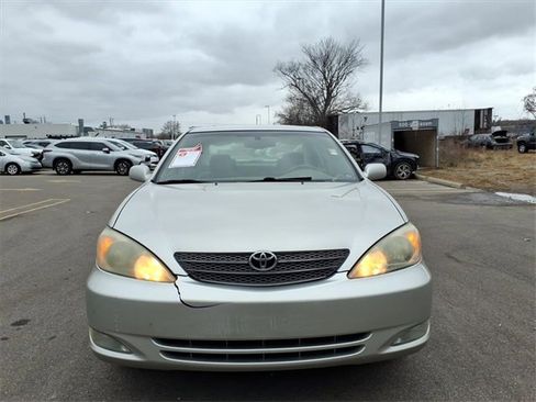 Used 2004 Toyota Camry XLE image 2