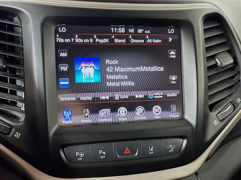 Used 2015 Jeep Cherokee Limited w/ Luxury Group FWD image 15