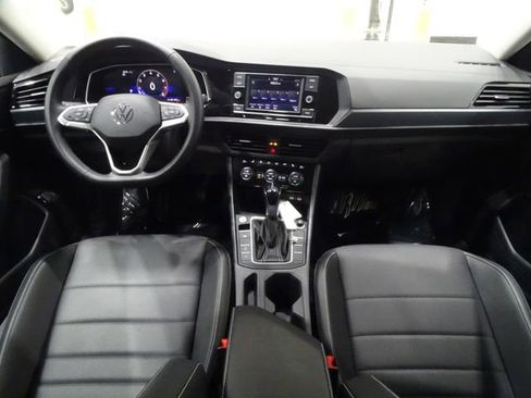 Used 2024 Volkswagen Jetta SE image 25