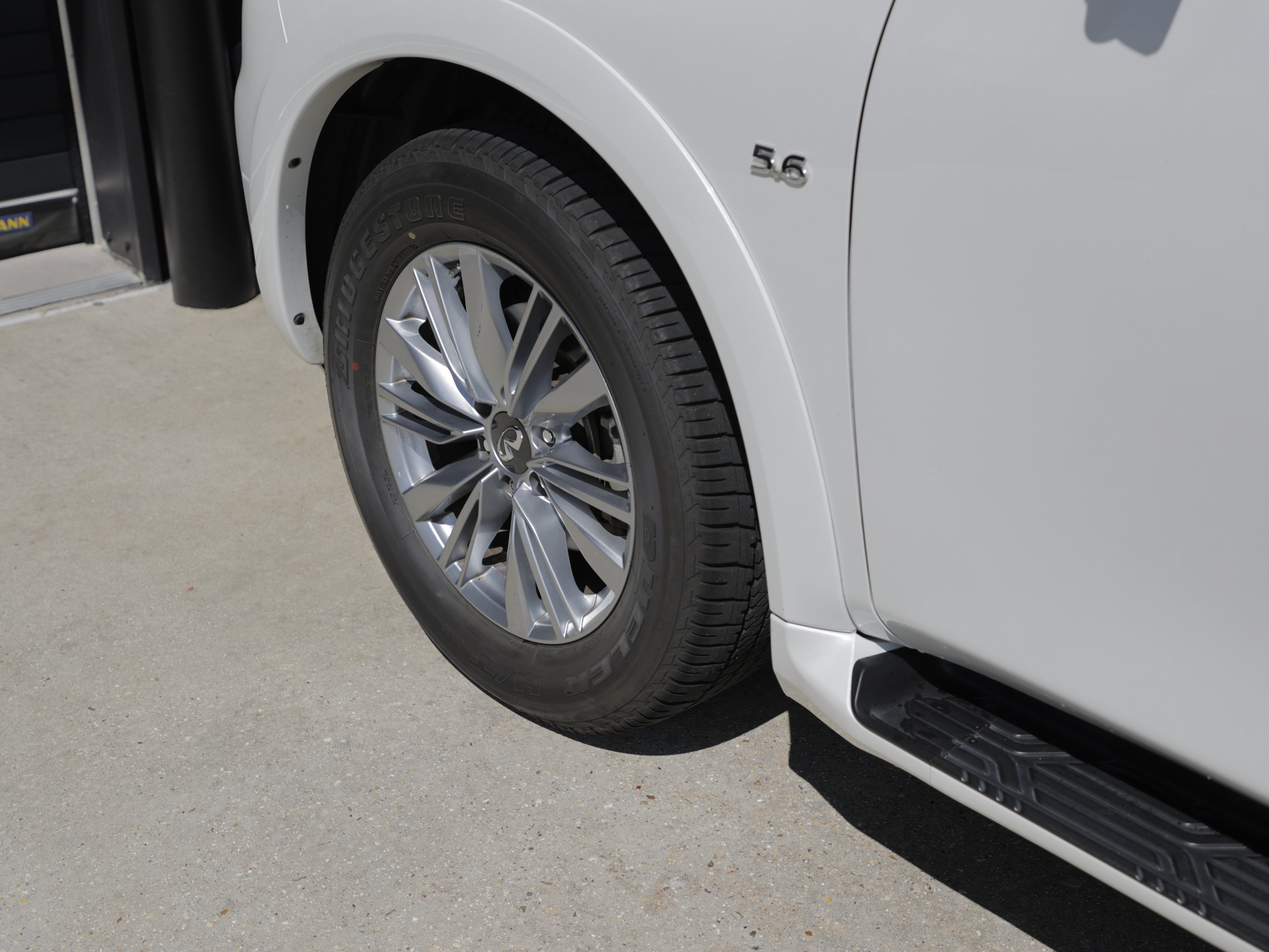 Used 2019 INFINITI QX80 Luxe w/ All-Season Package RWD image 13