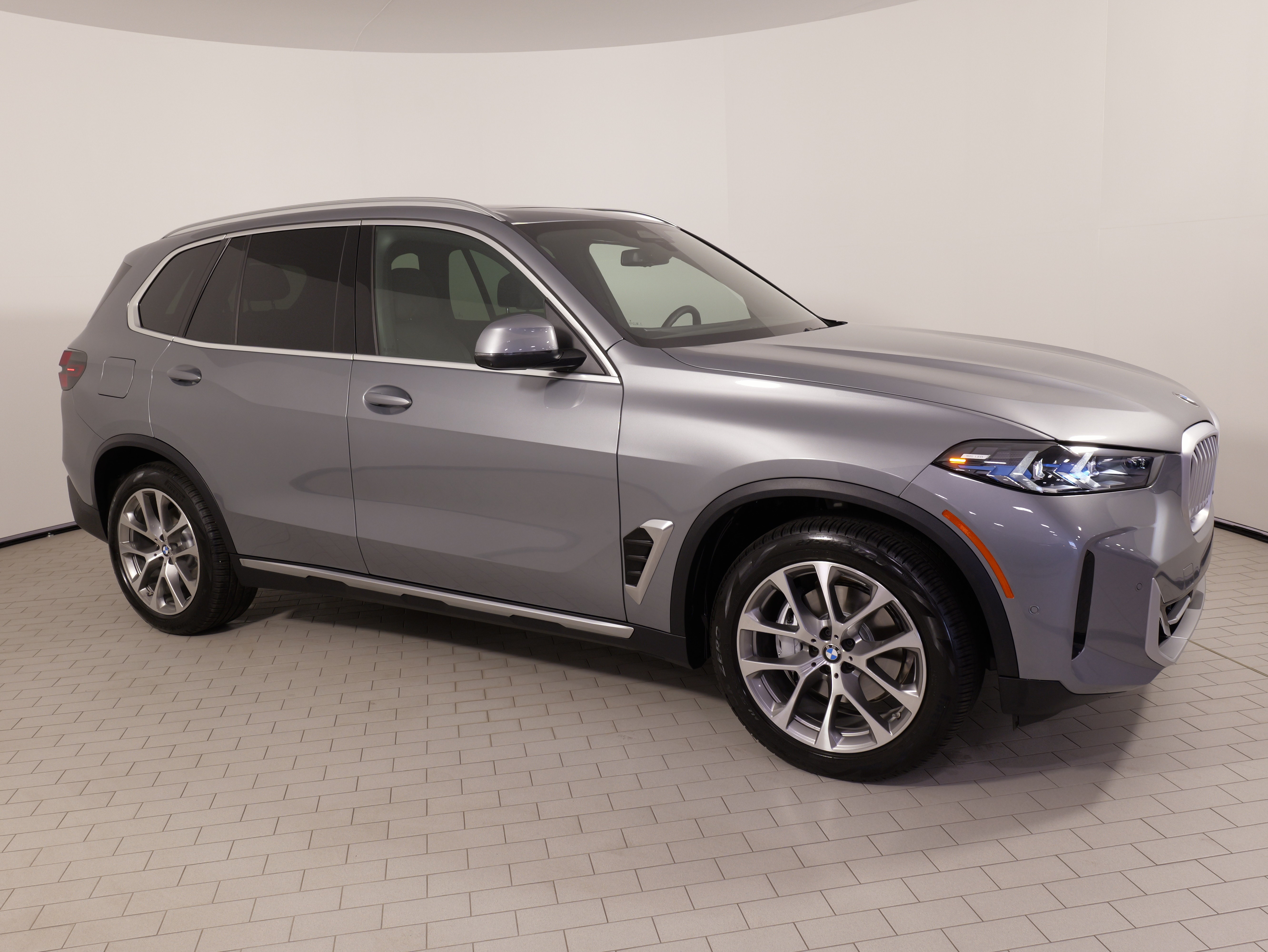 Used 2026 BMW X5 xDrive40i AWD/4WD image 8