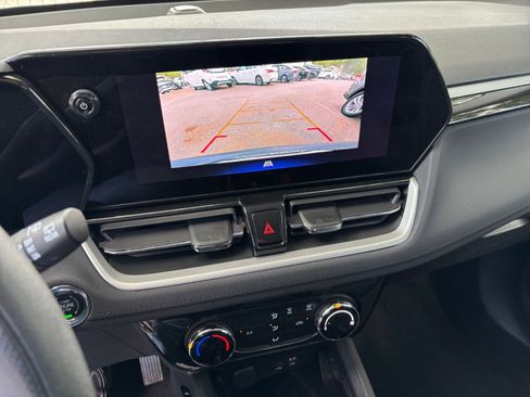 Used 2025 Chevrolet TrailBlazer LT FWD image 17