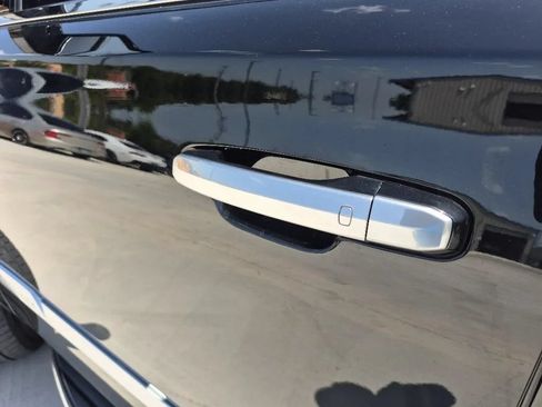 Used 2018 Cadillac Escalade Luxury RWD image 10