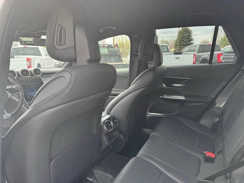 Used 2024 Mercedes-Benz GLC 300 4MATIC image 12