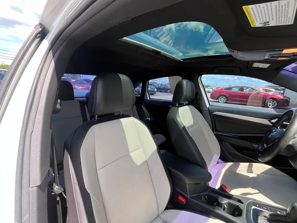 Used 2021 Volkswagen Jetta R-Line w/ R-Line Cold Weather Package FWD image 29