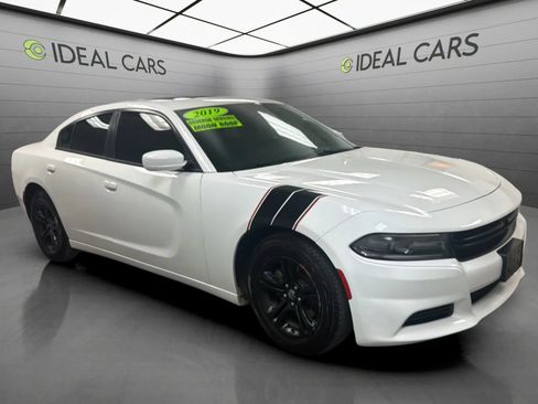 Used 2019 Dodge Charger SXT RWD image 3