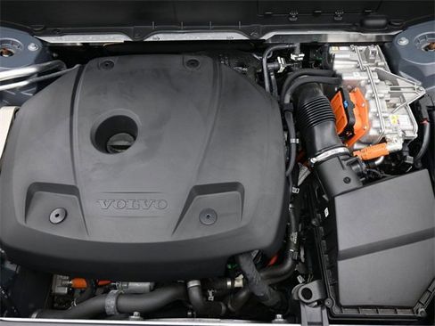 Used 2023 Volvo XC90 T8 Plus image 36