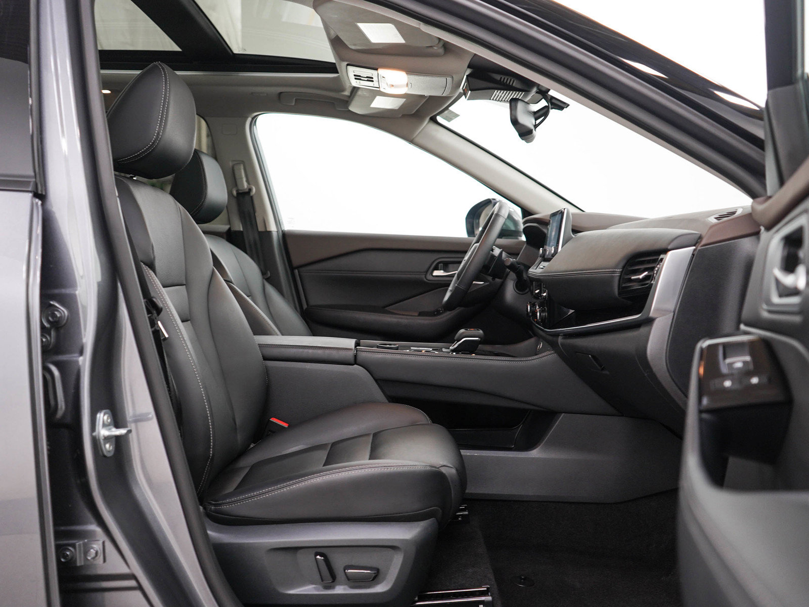 Used 2023 Nissan Rogue SL AWD/4WD image 11