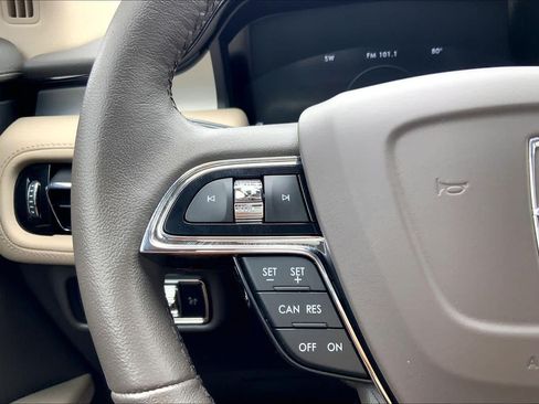 Used 2023 Lincoln Nautilus FWD w/ Premium Package image 22