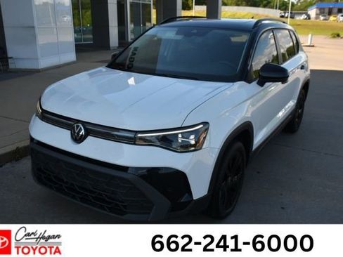 Used 2025 Volkswagen Taos SE w/ Taos MDO Package FWD image 1