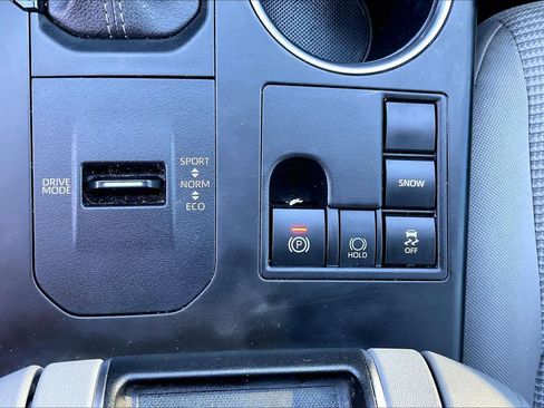 Used 2023 Toyota Highlander LE image 32