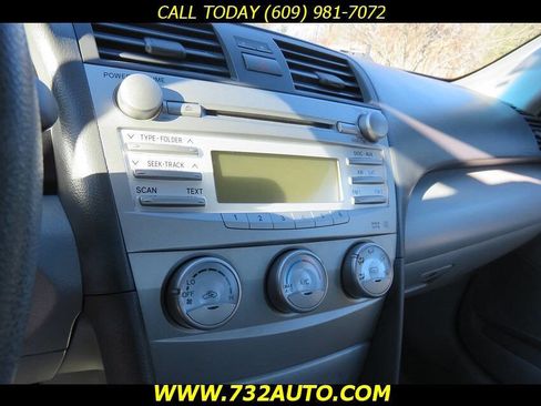 Used 2011 Toyota Camry LE image 11