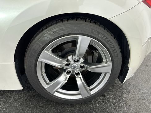 Used 2009 Nissan 370Z Touring image 10