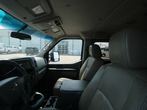 Used 2019 Nissan NV 3500 SL RWD image 19