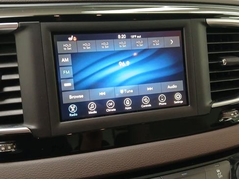 Used 2020 Chrysler Pacifica Touring-L image 13