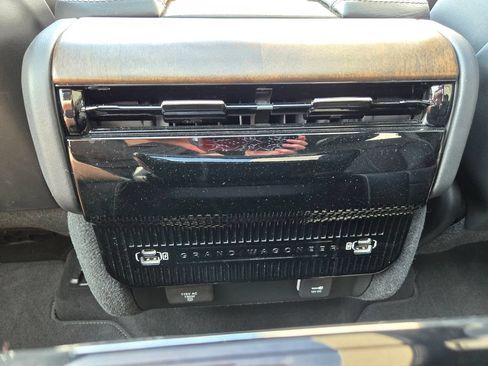 Used 2022 Jeep Grand Wagoneer Series II AWD/4WD image 43