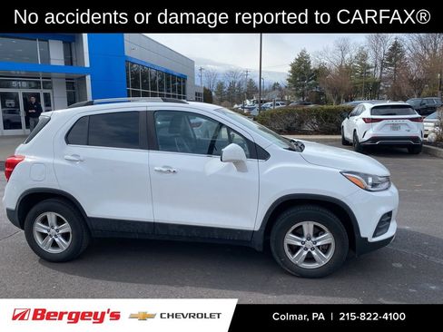 Certified 2017 Chevrolet Trax LT w/ LT Convenience Package image 2